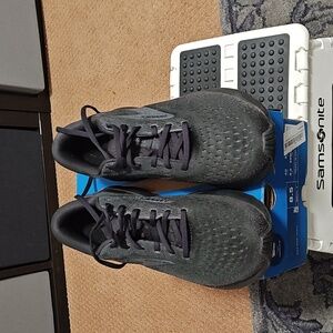 Like New in Box Brooks Ghost 16 women 8.5 worn 1x